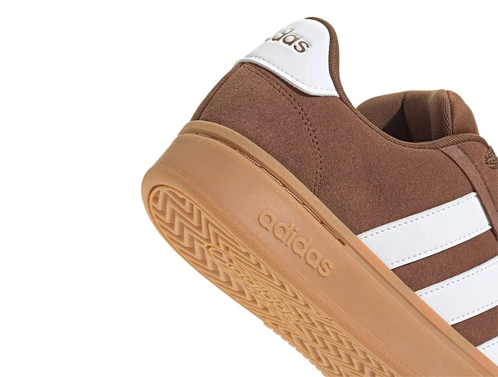 Zapatilla Adidas Grand Court Alpha 00S Hombre Café/Blanco/Suela Gum - Image 4