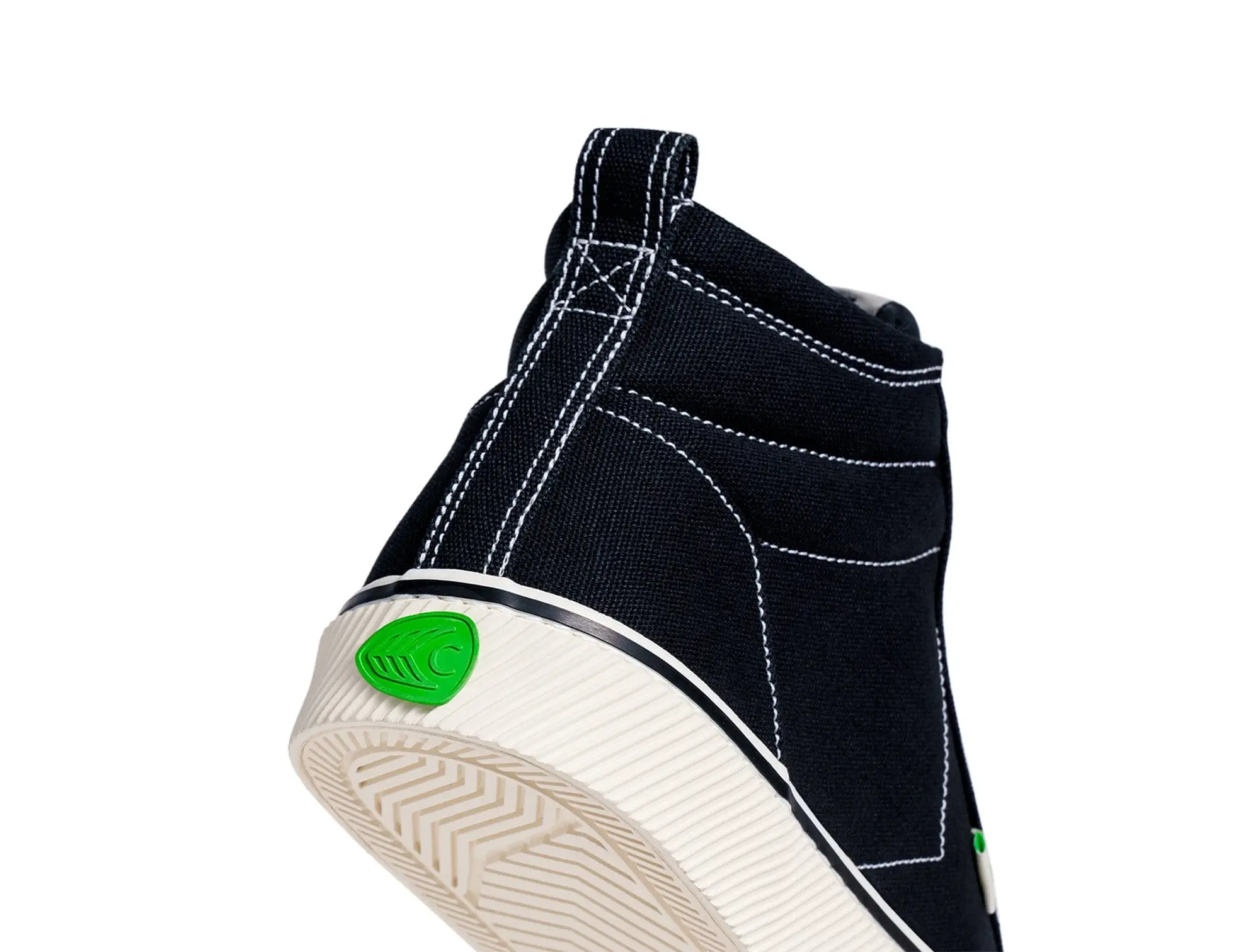 Zapatilla Cariuma Oca Hi Mujer Negro - Image 4