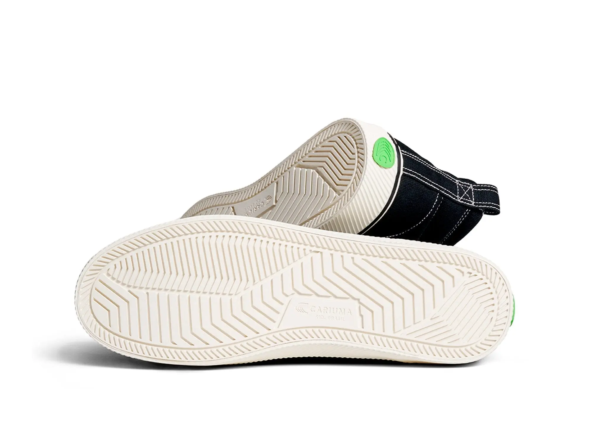Zapatilla Cariuma Oca Hi Mujer Negro - Image 5