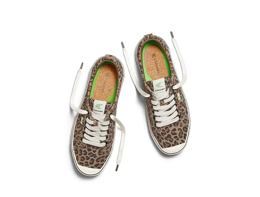 Zapatilla Cariuma Oca Low Stripe Mujer Cafe - Image 3