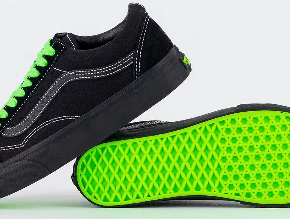 Zapatilla Vans Old Skool Metal Hyperpop Mujer Negro - Image 7
