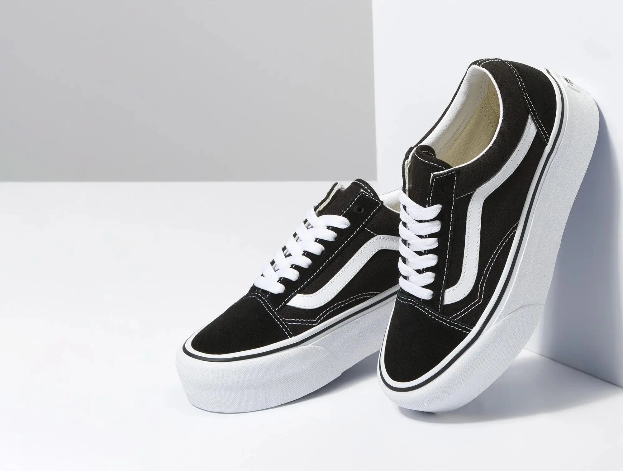 Zapatilla Vans Old Skool Stackform Mujer Negro - Image 3